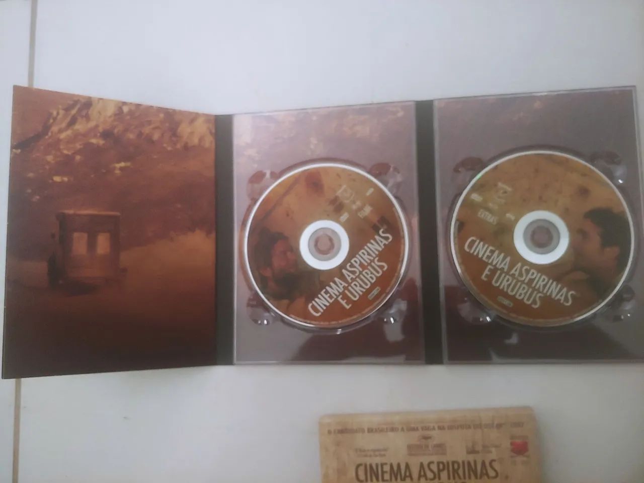 Dvd Duplo Cinema Aspirinas e Urubus - Foto 4