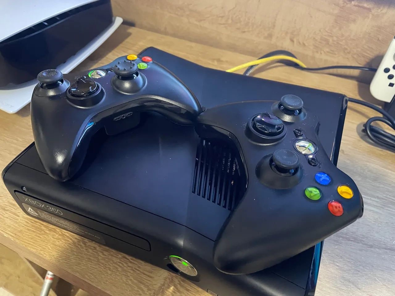 Xbox 360 com 2 controles hd250gb
