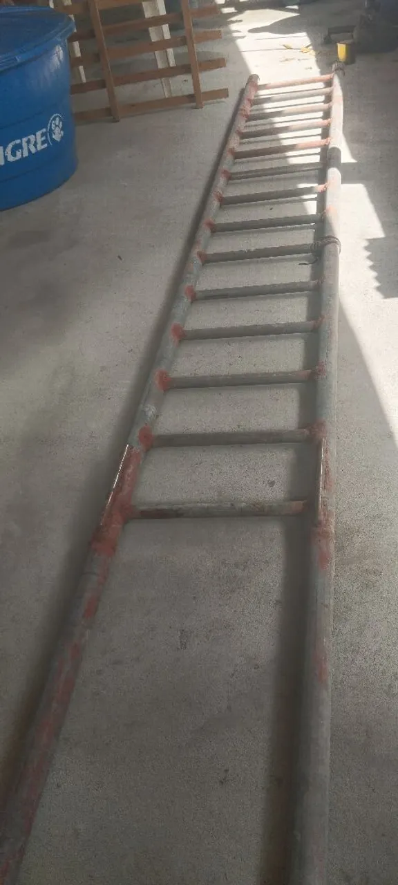 Escada de Aluminio Para Área Externa