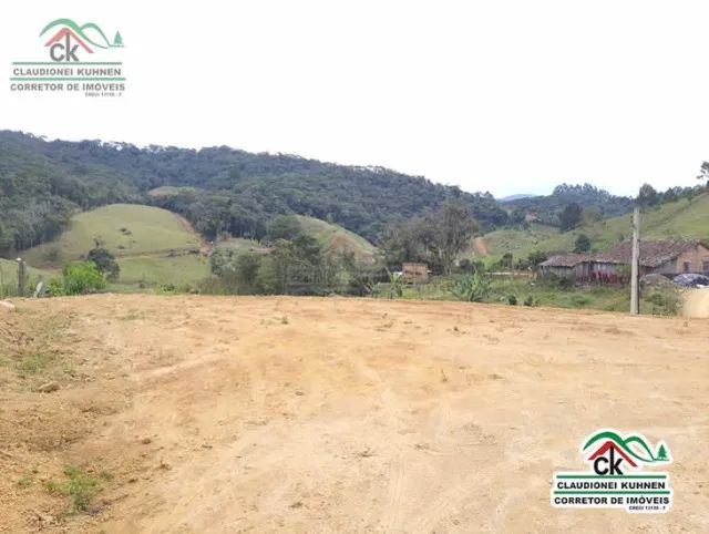 Terreno com 495m² com área plana pronta para construir, água e energia elétrica instalados