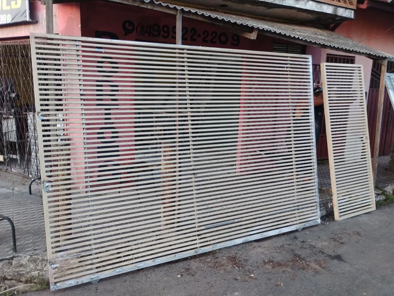 Sliding gate with separate pedestrian gate64717310941698122