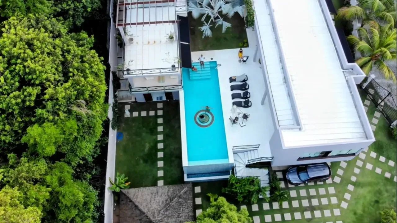 Sobrado para aluguel e venda possui 2189 metros quadrados com 5 quartos em Pipa - Tibau do