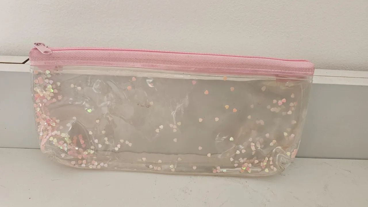 Estojo transparente com glitter de coração - Foto 2