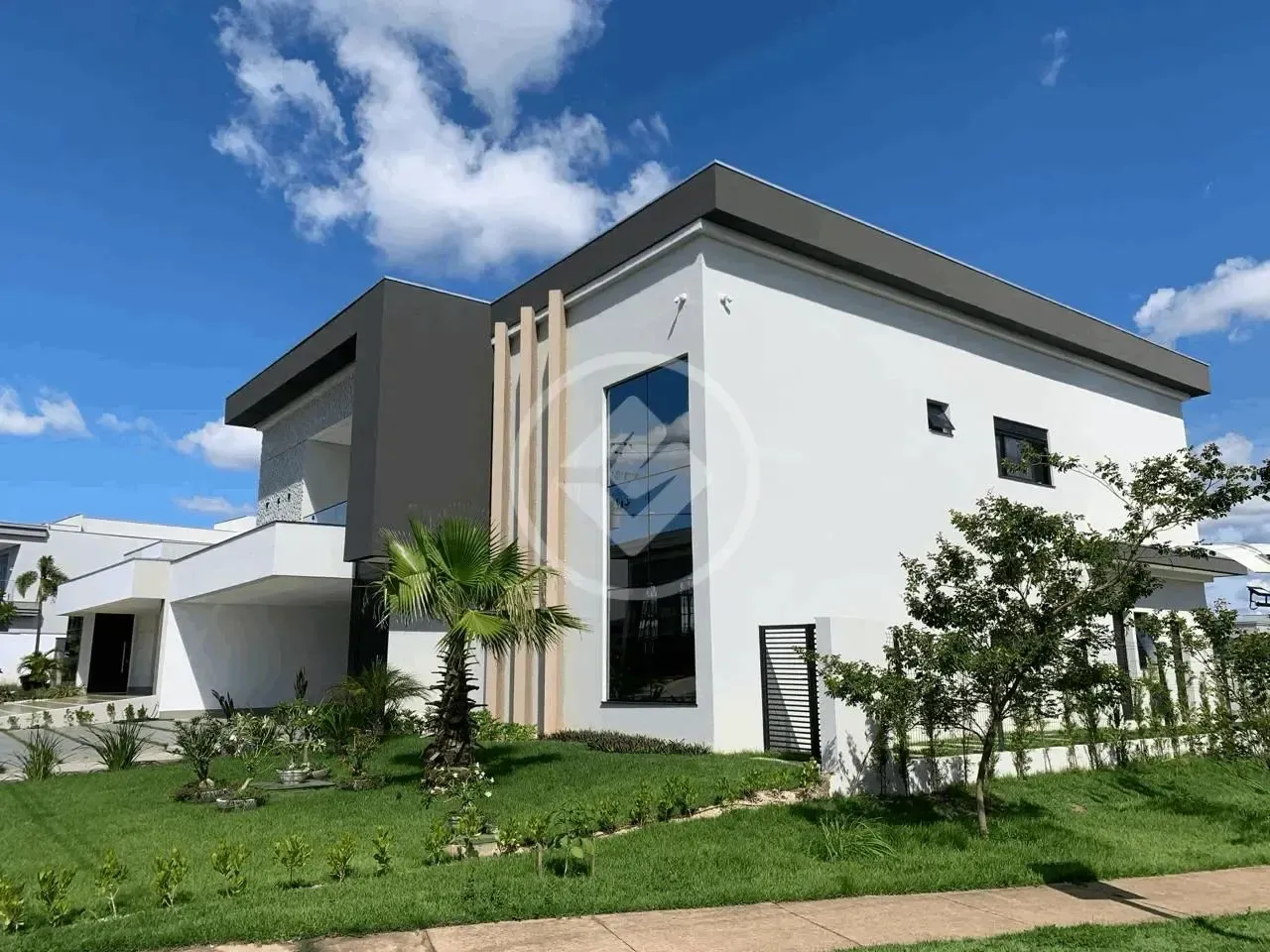 Lindo Sobrado Com Quatro Suites, Sala De Home, Cinema Gourmet Com Churrasqueira, Forno De