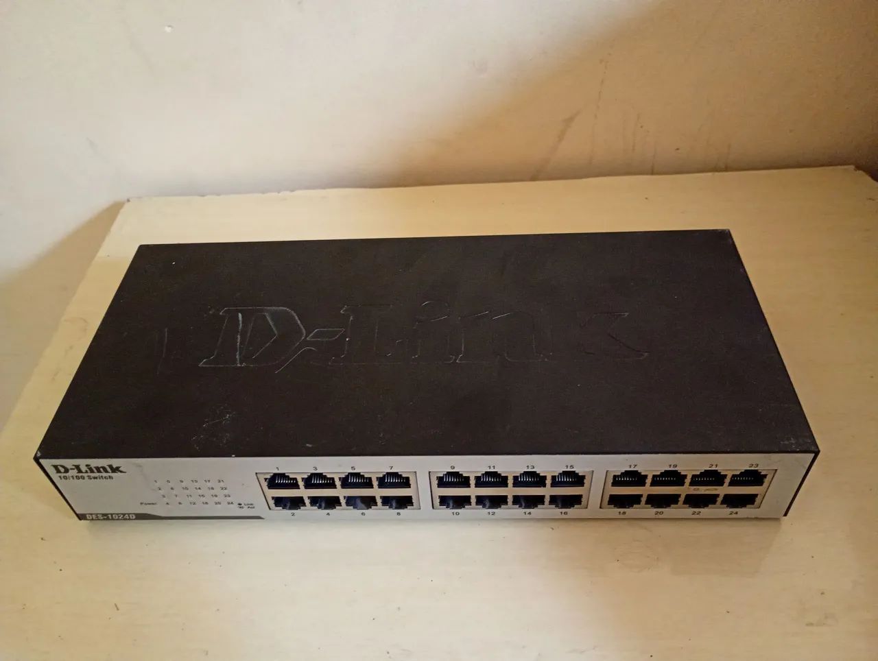 switch Ethernet D-Link DES-1024D 10/100 Mbps de 24 portas.  - Foto 3