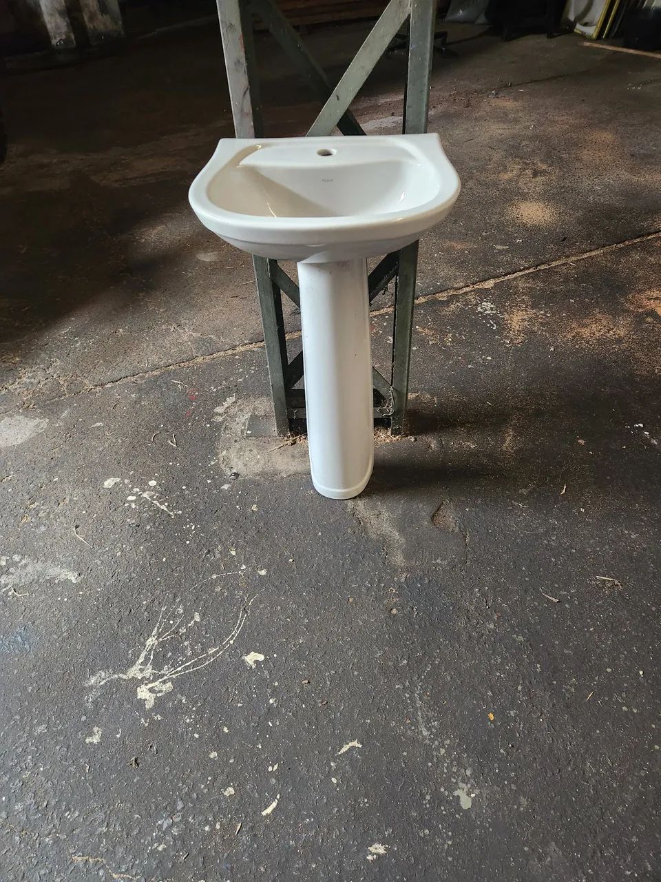 Lavatório com coluna 