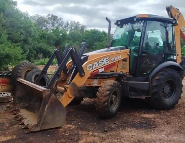 Retroescavadeira Case 580 2020 (Transferência de divida)