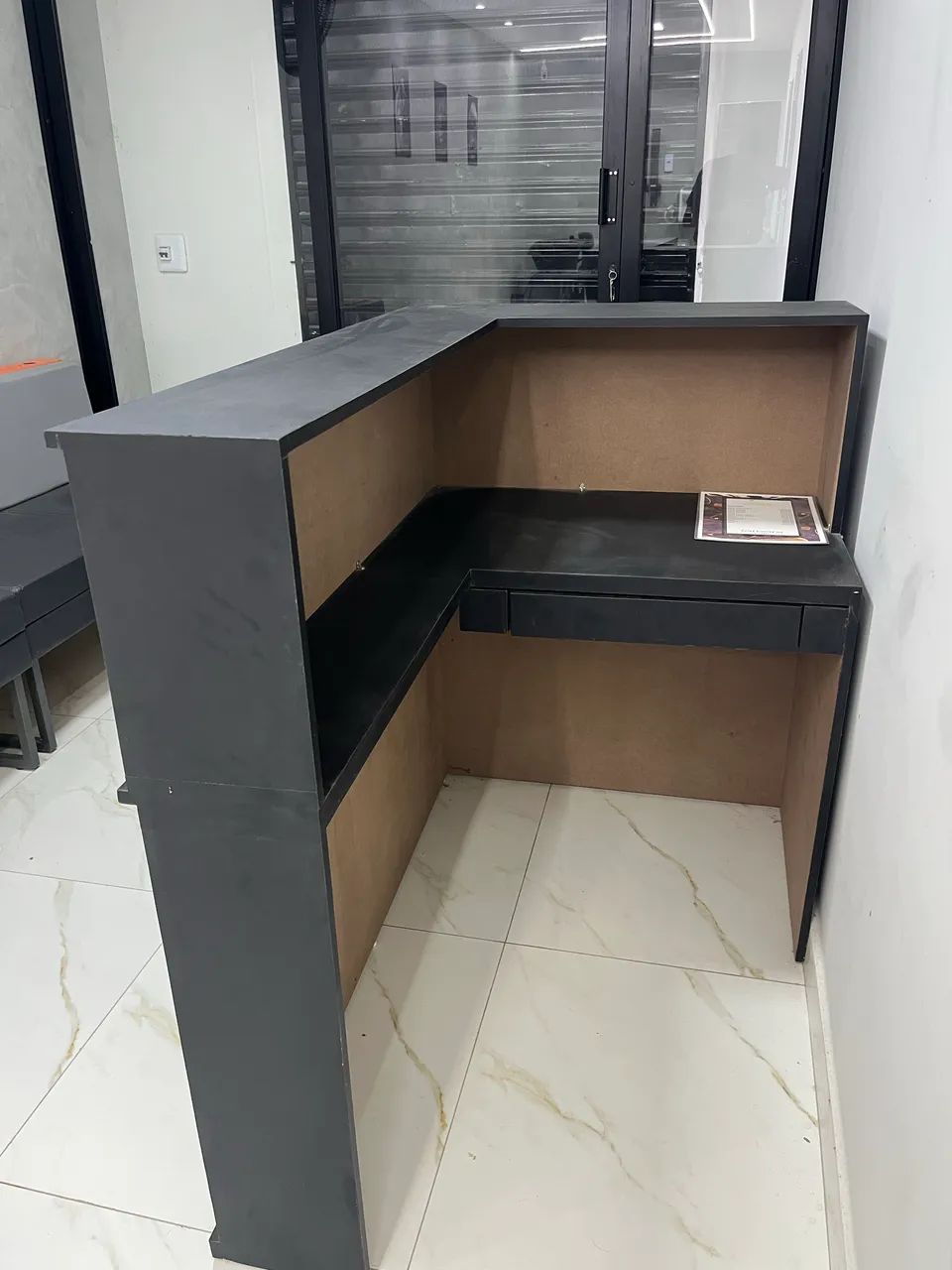 VENDO BALCÃO DE RECEPÇÃO EM L - Foto 3