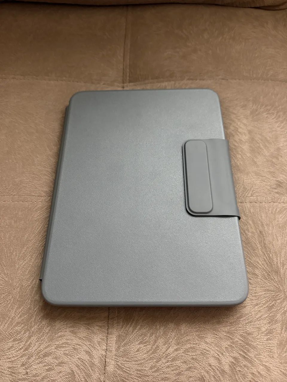 Capa com Teclado Logitech Rugged Folio ipad 10