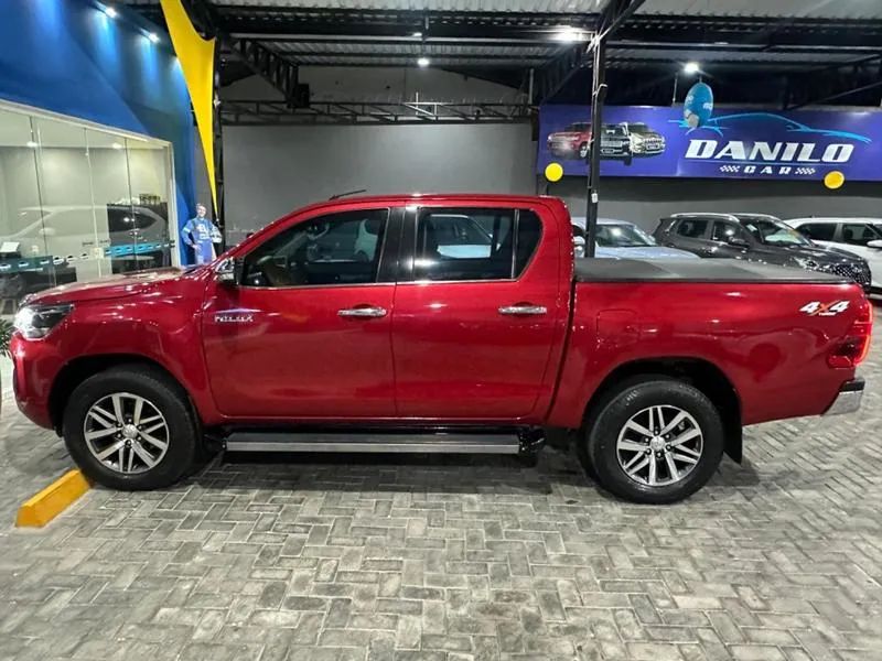 Toyota Hilux CD SRV 4X4 2.8 TDI Diesel Aut. 2017 - Foto 9