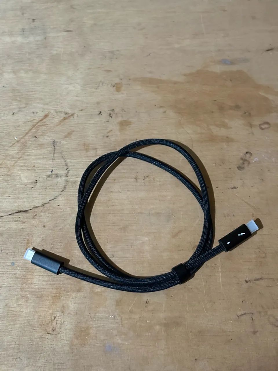 Cabo USBC THUNDERBOLT 5 (1 metro)