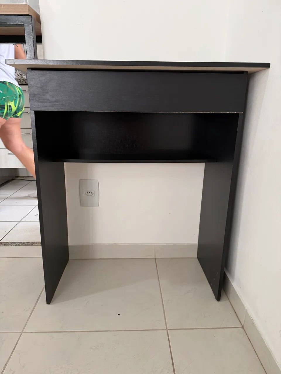 Mesa escrivania com gaveta novíssima  - Foto 4