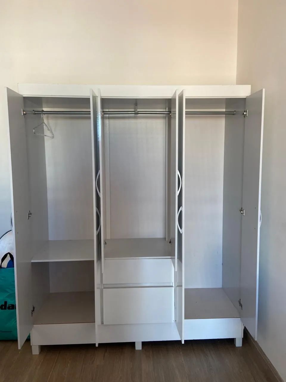 GUARDA-ROUPA BRANCO