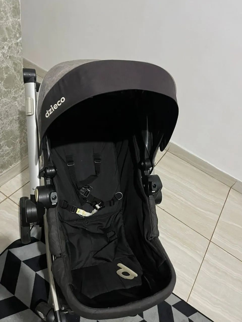 CARRINHO DE BEBE SEME NOVO