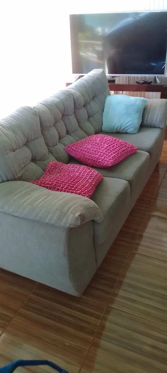 Sofá 3 lugares. 