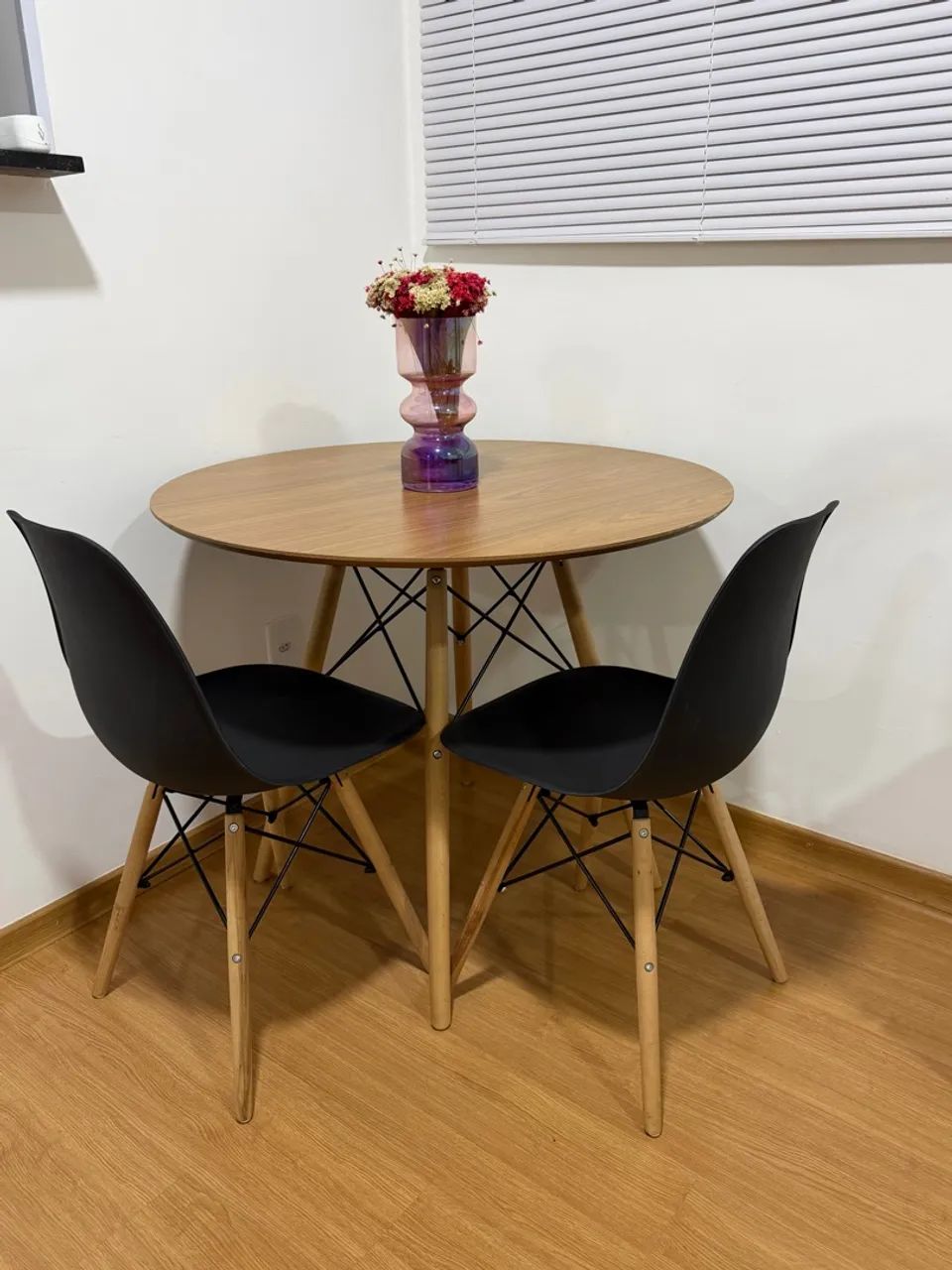 Mesa Eiffel + 2 cadeiras  - Foto 3