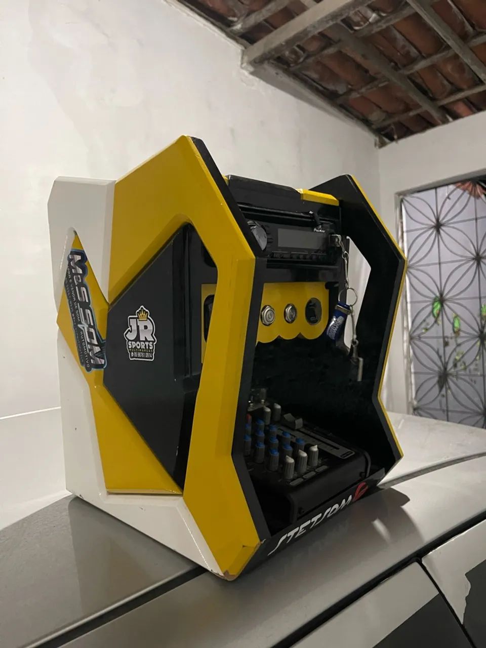 Rack móvel 3d som automotivo 