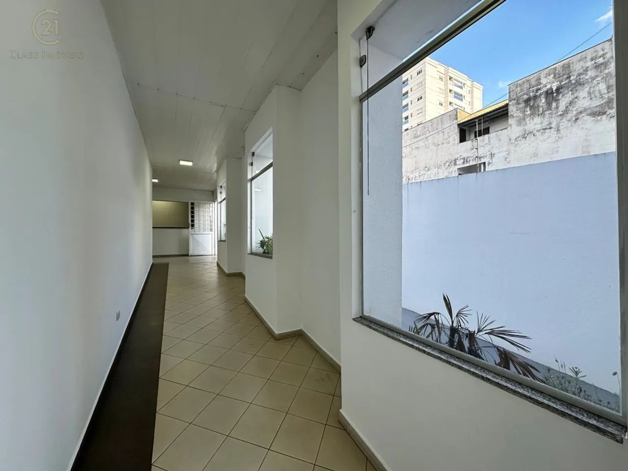 Casa para alugar em Londrina, Centro, com 5 quartos, com 508 m² - Foto 4