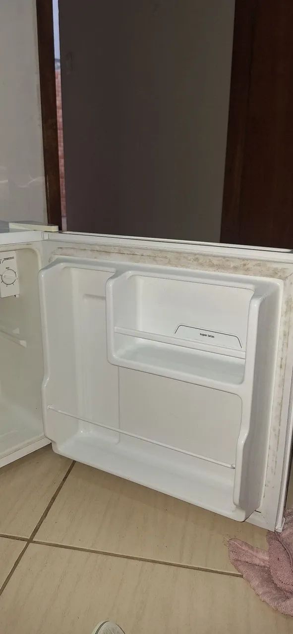 Frigobar Midea 45L MRC06B1 127V ? Funcionando perfeitamente - Foto 3