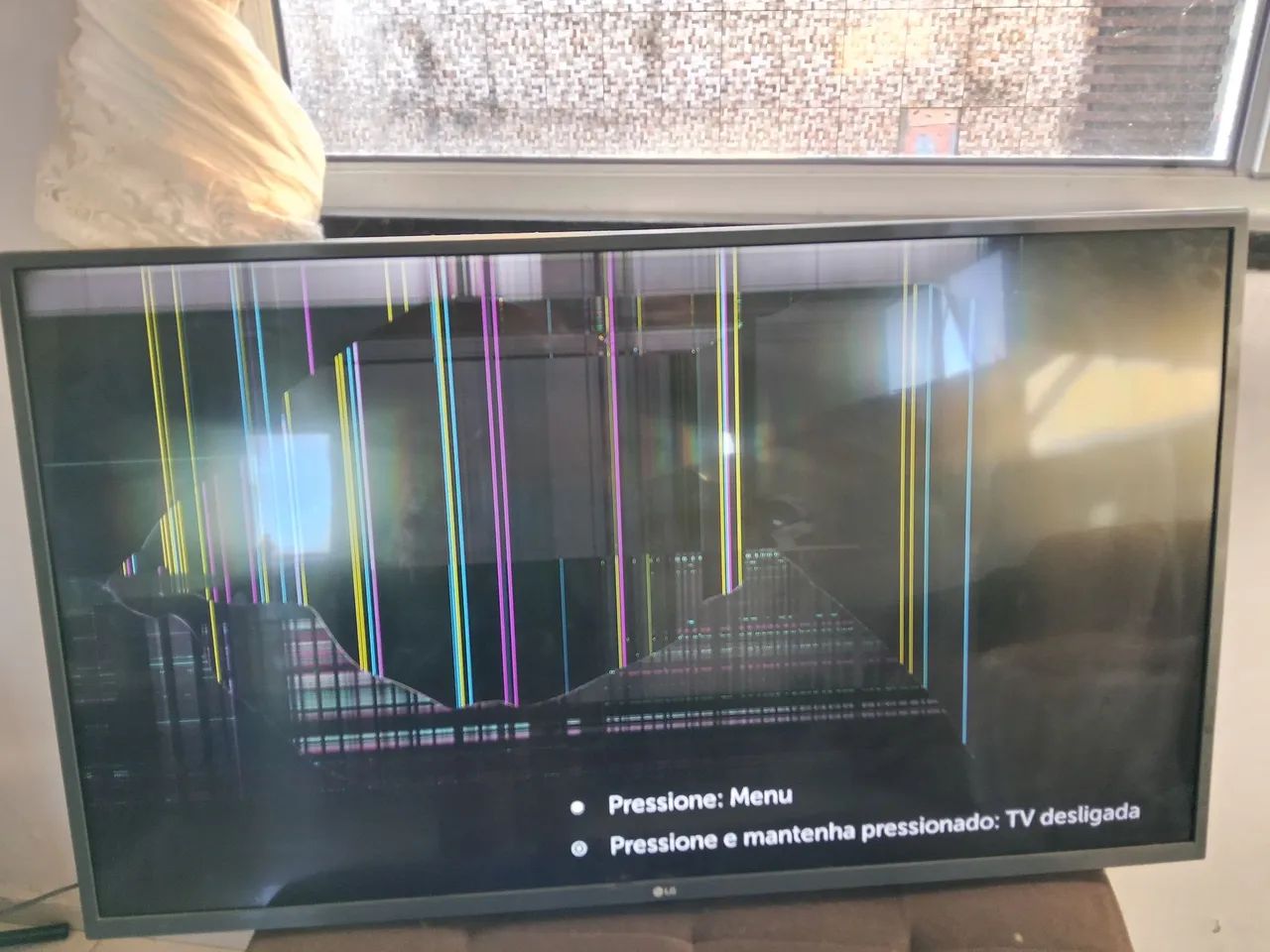 Tv LG quebrada 43"