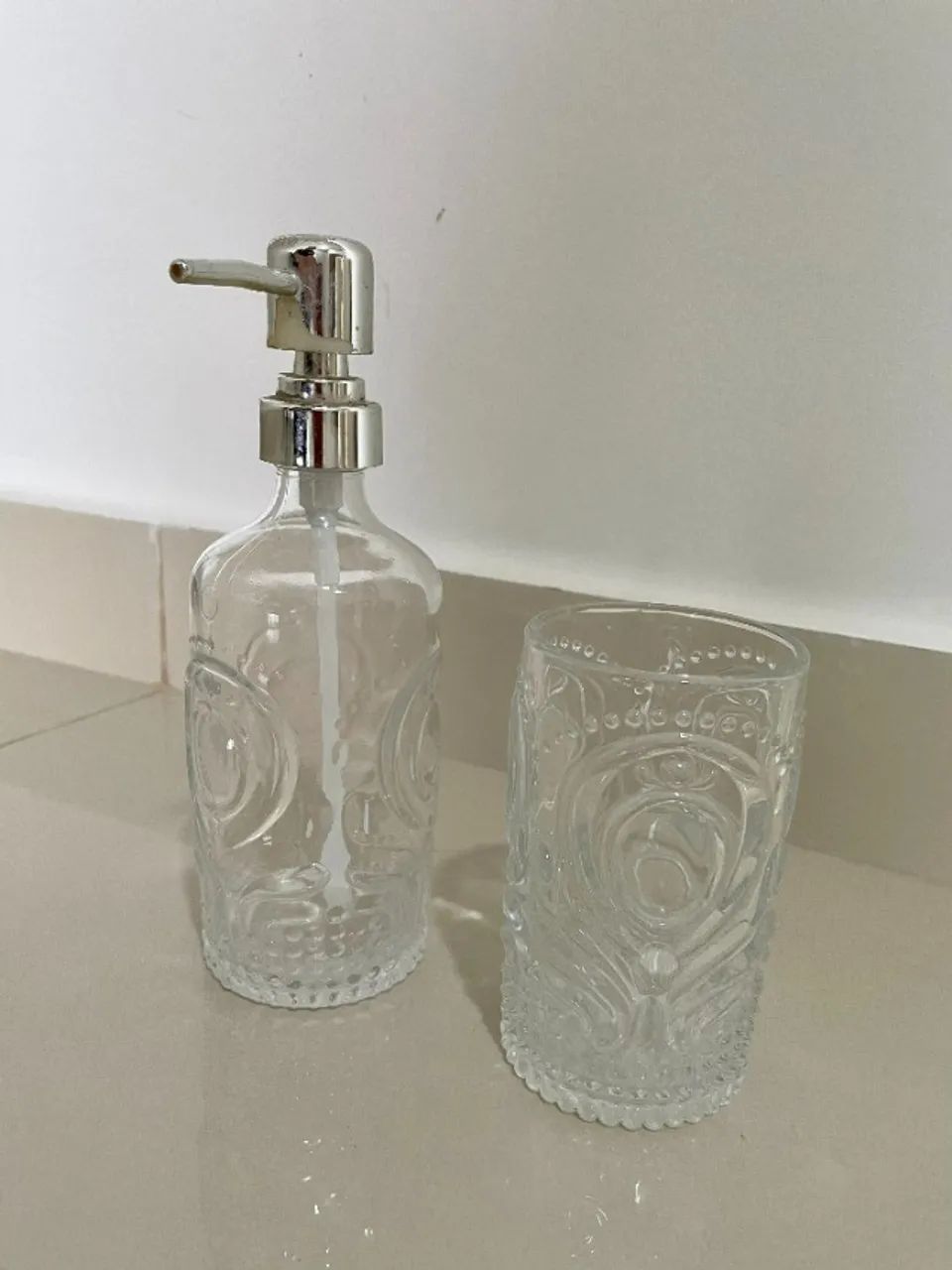 Kit Dispenser Sabonete Líquido e Copo Porta Escova - Foto 4