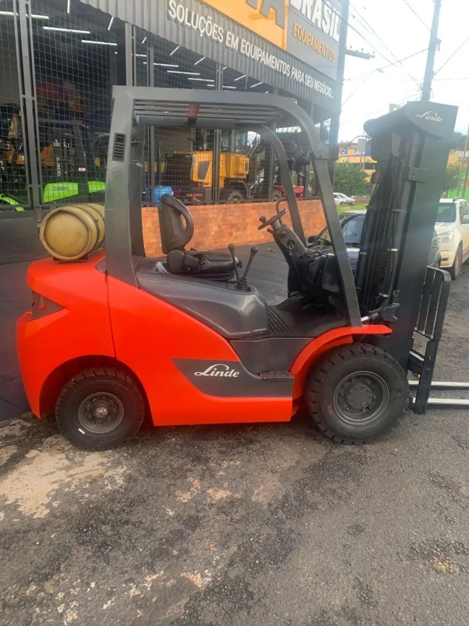 Empilhadeira GLP LINDE 2,5Ton Triplex (APENAS 1800HRS!!!)