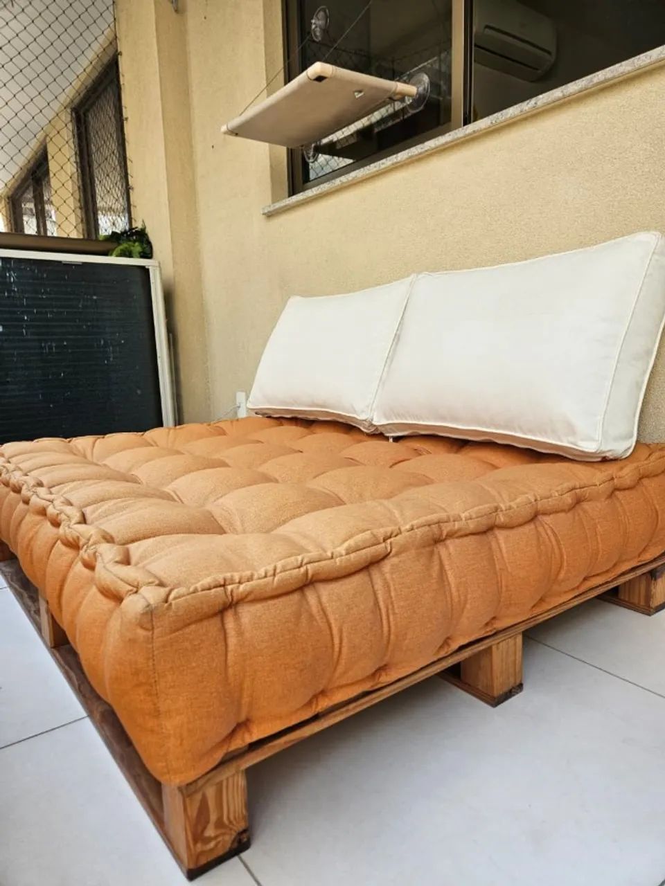 Futon Acquablock Bertô Artes 1x1,20 + base madeira + 2 almofadas - Foto 2