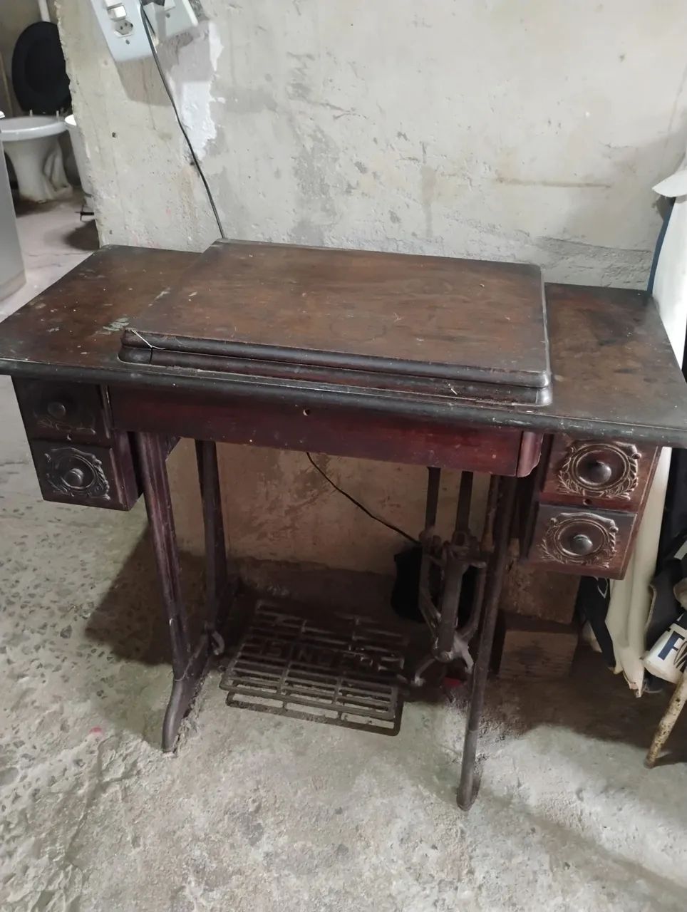 MÁQUINA DE COSTURA SINGER ANTIGA - MODELO 15C (1960) ?64994174502786124