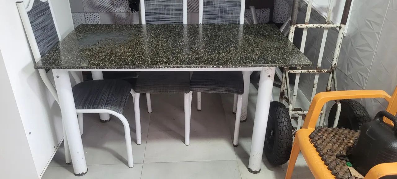 Mesa com cadeiras  - Foto 2