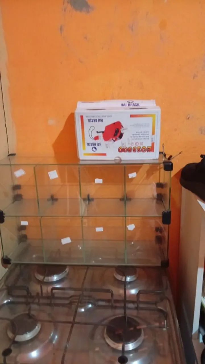 Vendo baleiro de vidro e 2 maquinas de precificar produtos. 
