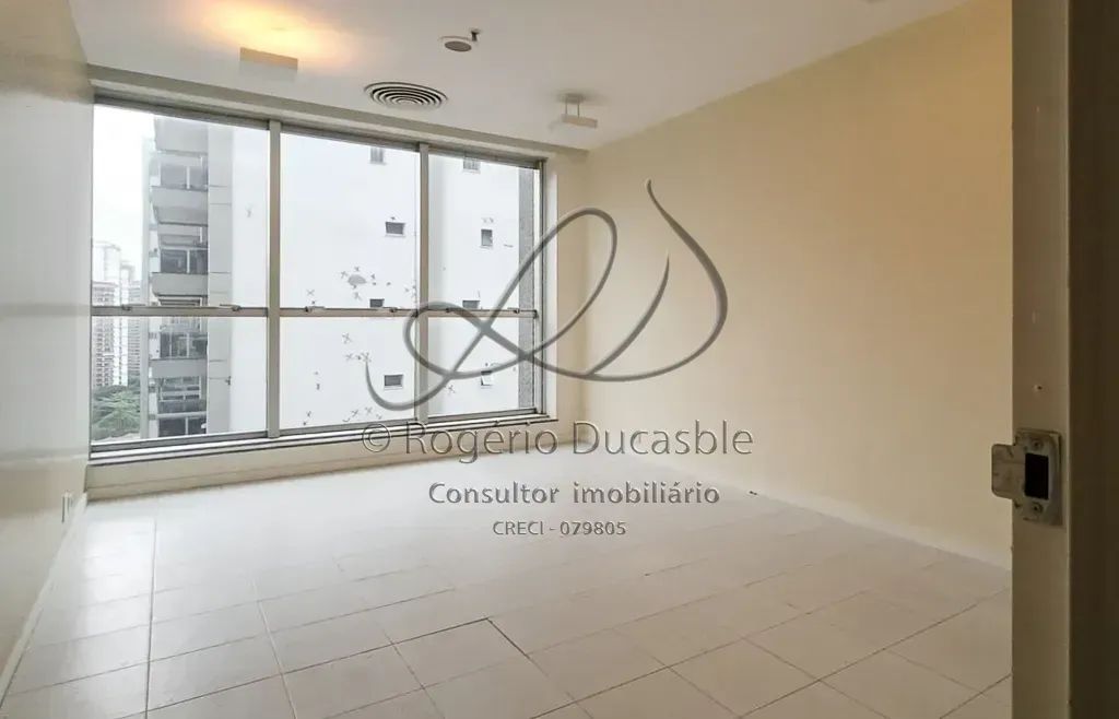 Sala comercial para venda possui 29 metros quadrados com 1 quarto