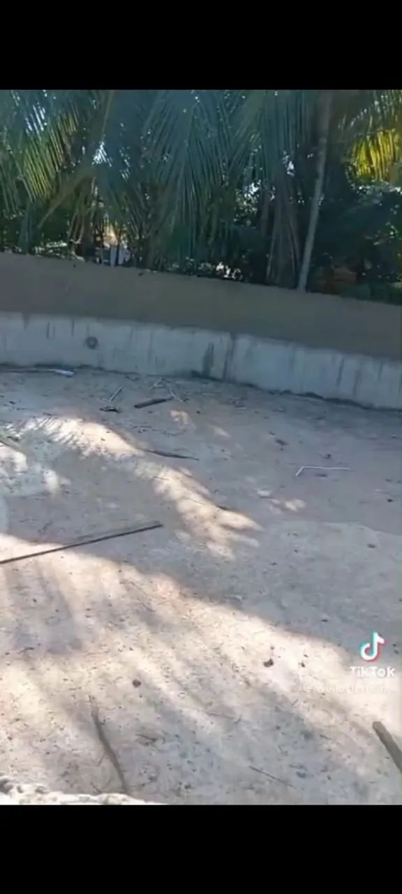   Reservatórios em concreto armado e bebedouro de gado