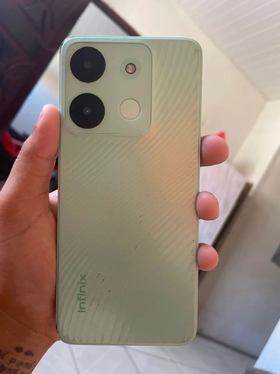Celular com defeito e relógio com carregador  - Foto 2