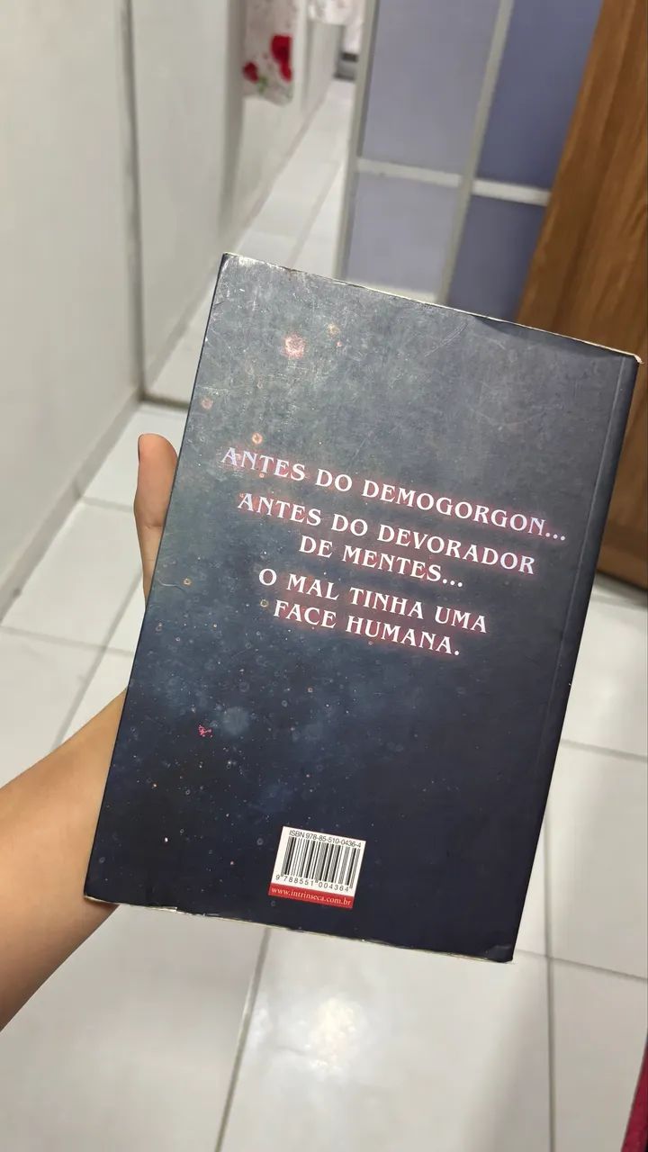LIVRO STRANGER THINGS RAIZES DO MAL  - Foto 2