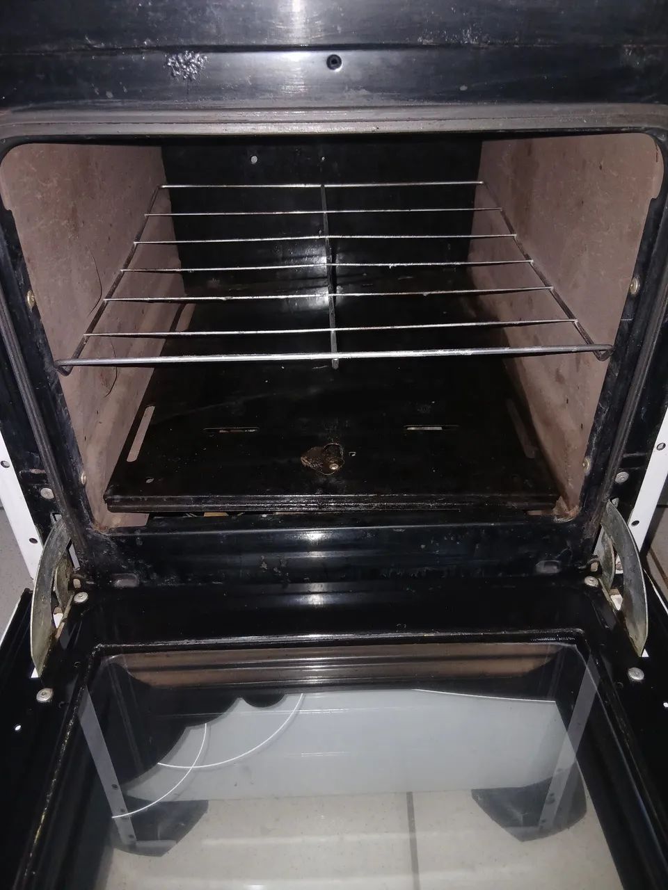Fogão funciona, tem um pequeno defeito. Ao ligar o registro do gás, ja liga uma boca diret - Foto 5