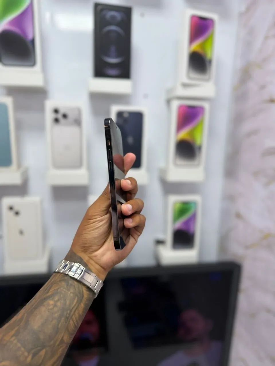 IPHONE 12 PRO MAX 256GB<br>R$ 2.499,00 <br>GRAFITE - Foto 2