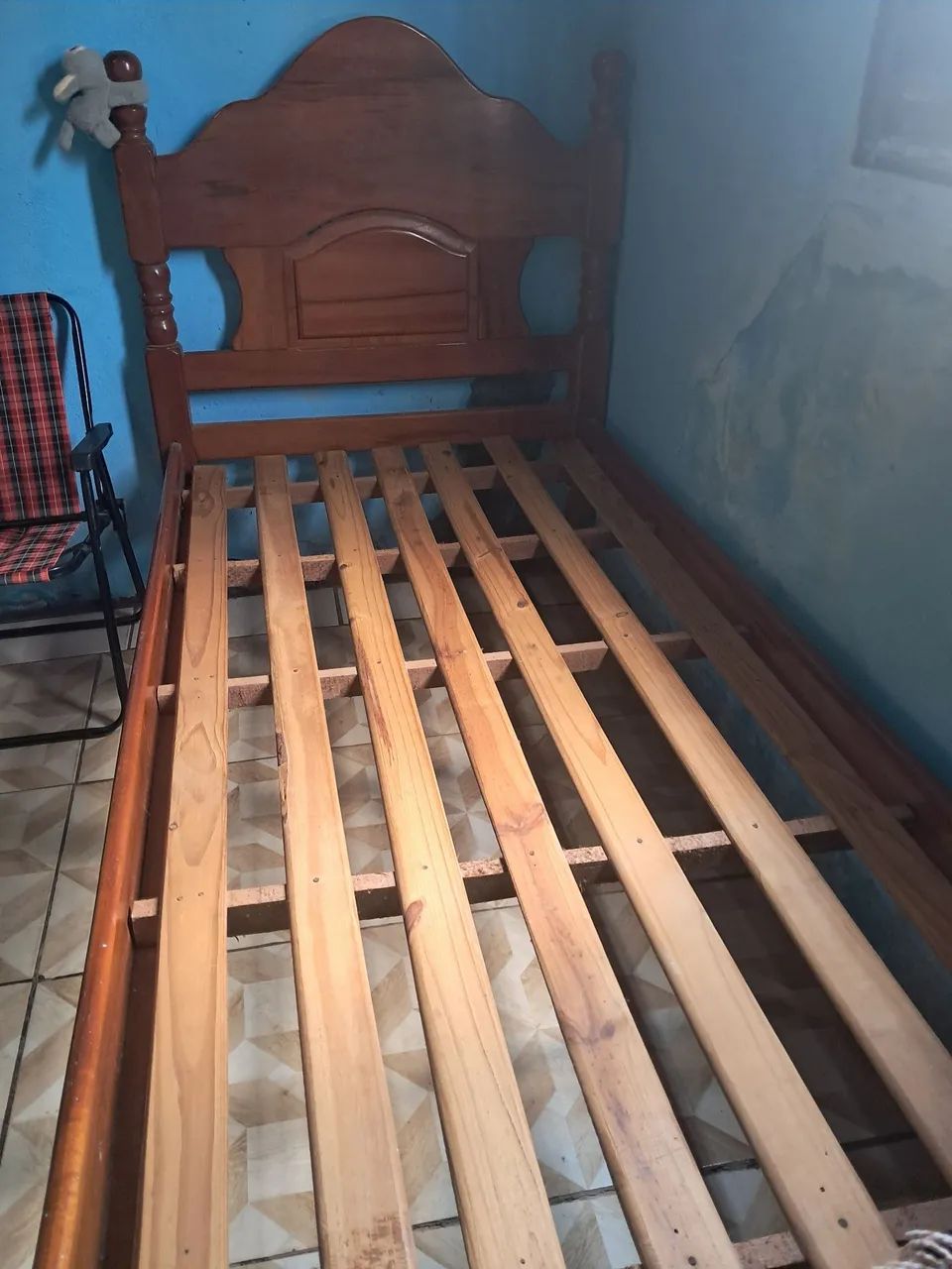 Vende-se essa cama de madeira 