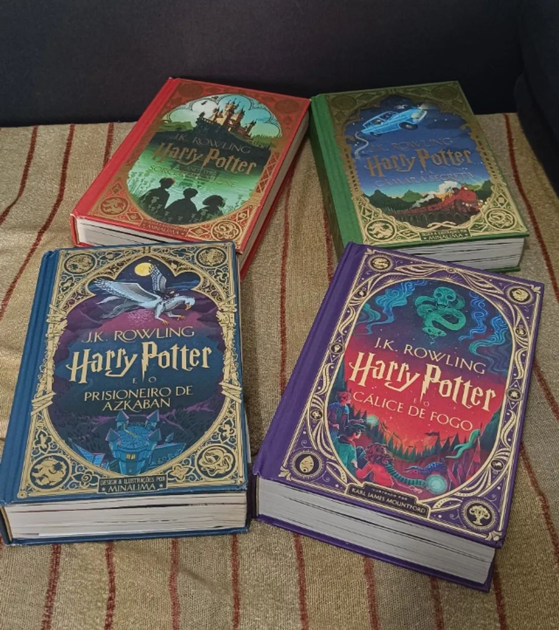 Harry Potter (Livros 1 ao 4) - Capa dura, ilustrado e interativo 