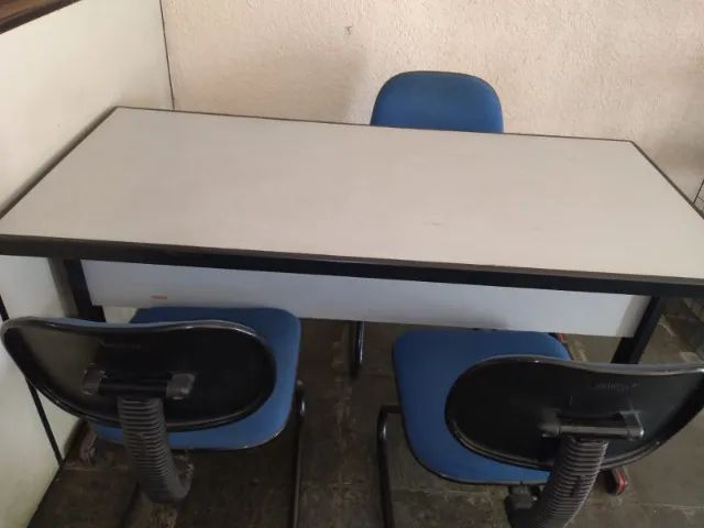 Mesa de escritorio com 3 cadeiras - Foto 3