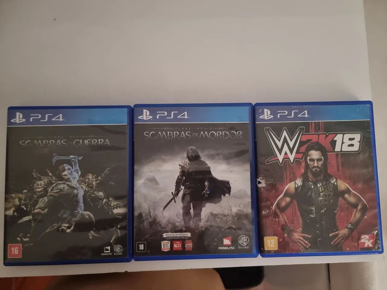 Ps4 com 3 controles e 3 jogos - Foto 3