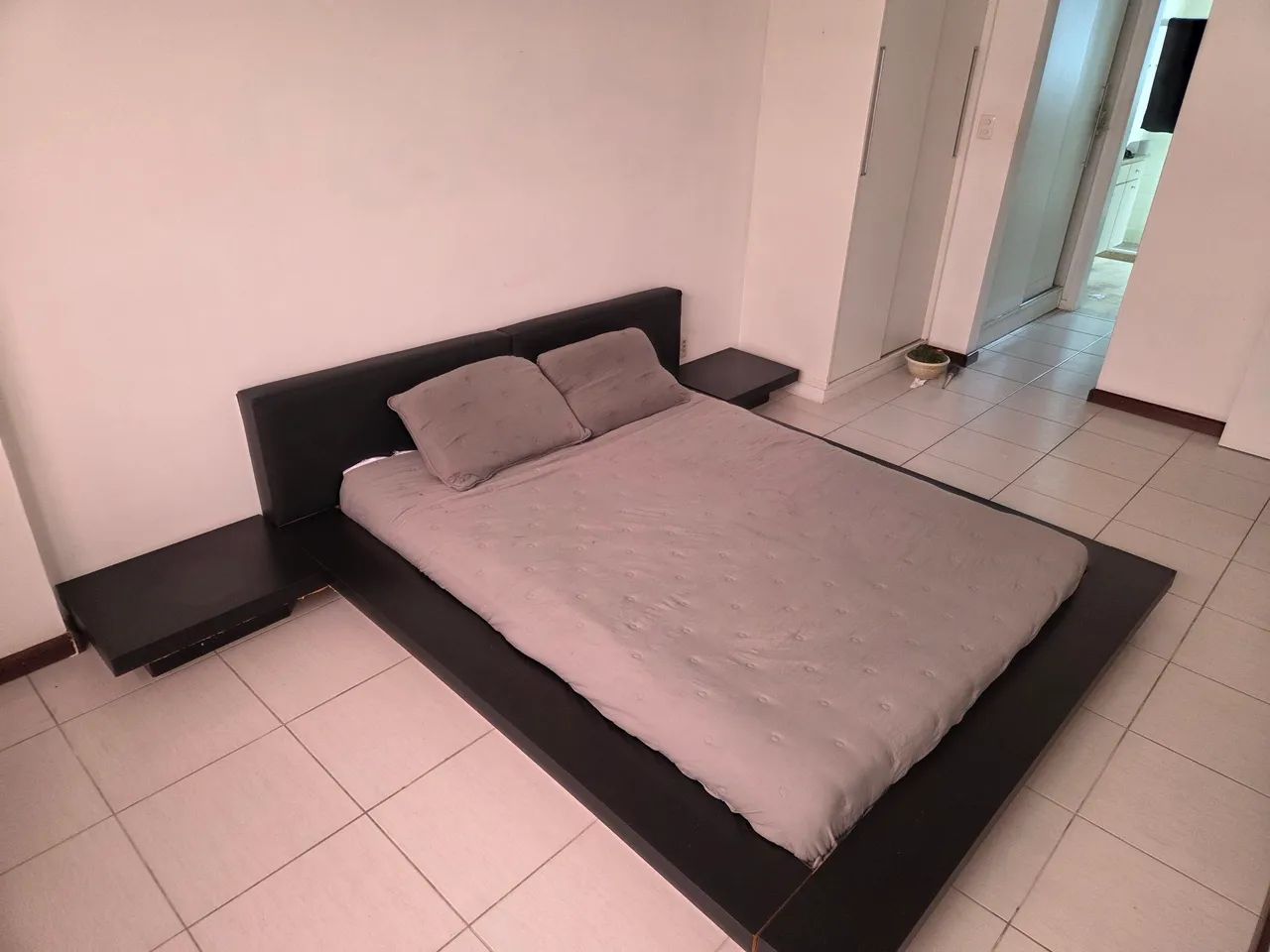 ? Cama Queen com Criados-Mudos ? R$ 500<br> - Foto 2