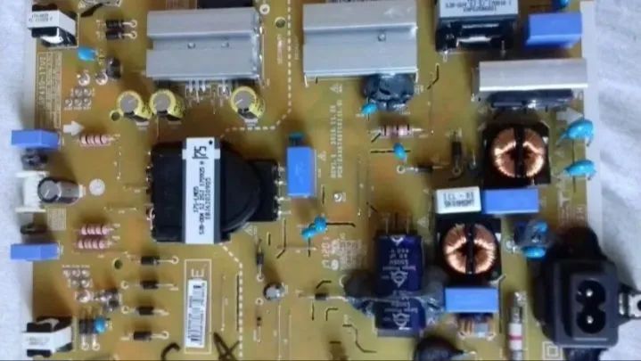 Placa da fonte 43 LG - Aceito troca por algo do meu interesse. Aceito oferta. - Foto 2
