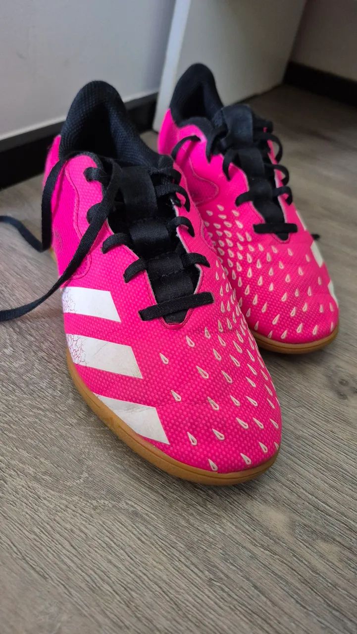 Chuteira Adidas Predator - Calçados Esportivos - Setor de Mansões