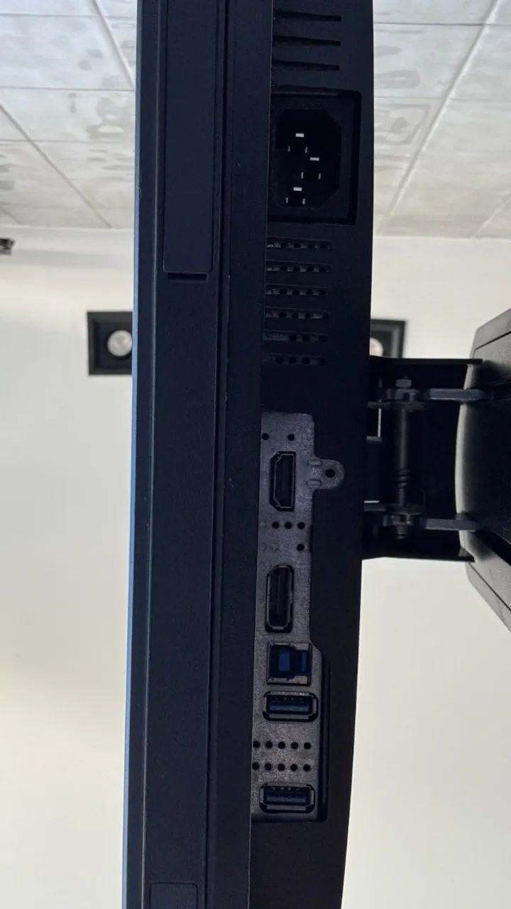 Monitor Dell 24' P2418D QHD com hub USB em perfeito estado - Foto 2