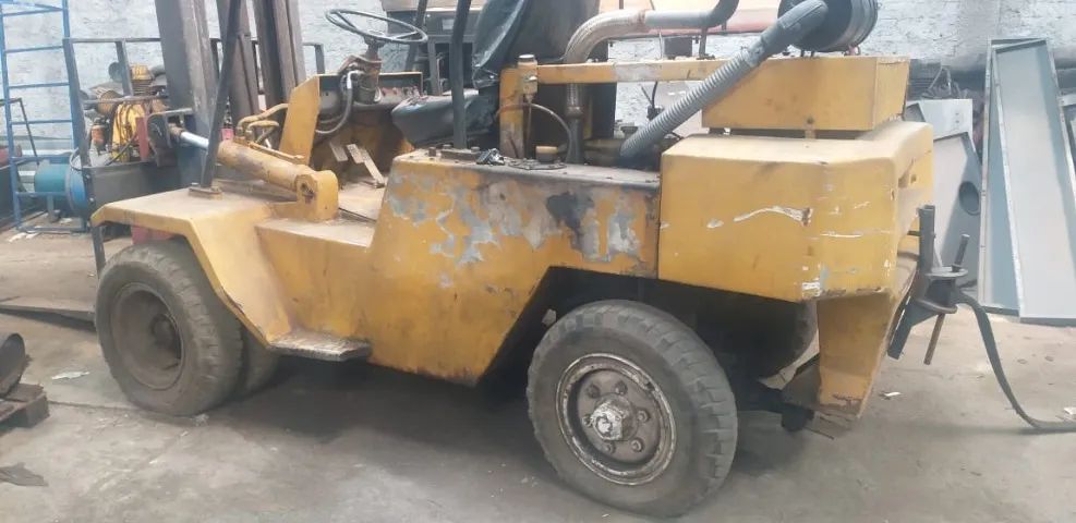 Empilhadeira 4Tn com motor Diesel Perkins