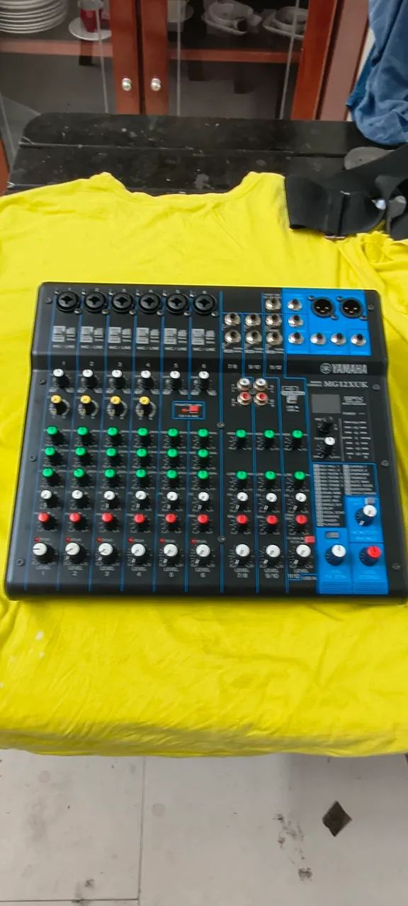 MESA DE SOM YAMAHA