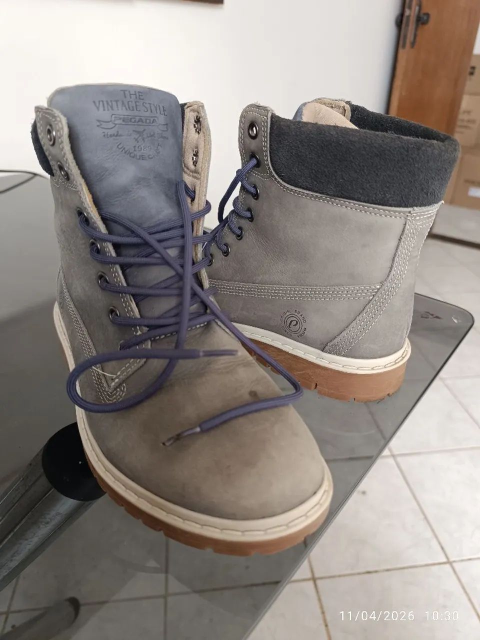 Bota de couro número 37 da marca PEGADA