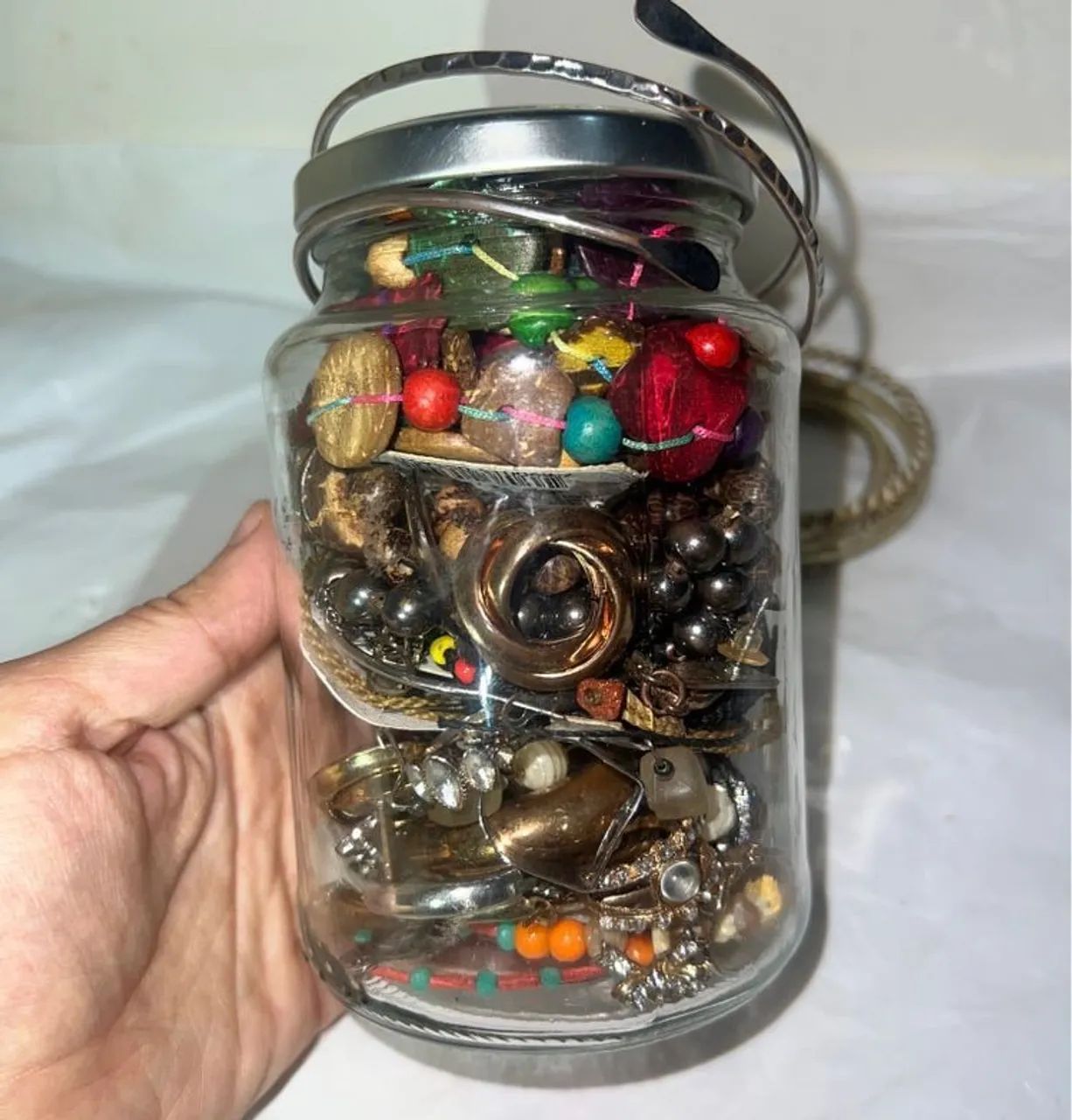 pote com joias e bijuterias variadas - Foto 3
