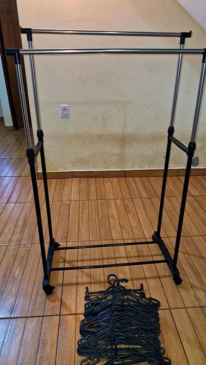 VENDO ARARA DE ROUPA DUPLA MOVEL - Foto 4