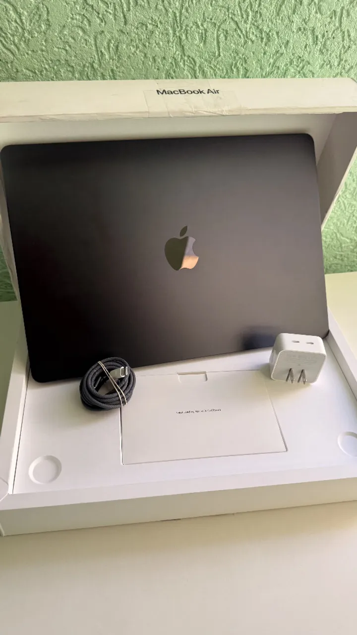 MacBook Air M4 2025 16GB 256GB Grafite IMPECÁVEL - Notebooks